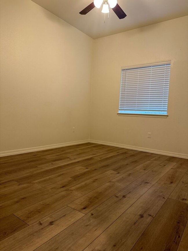 Photo - Three bedroom, two bathroom top floor unit on SE Woodstock.