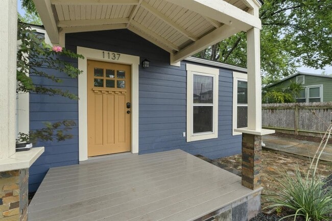 Photo - 1137 Nickols Ave