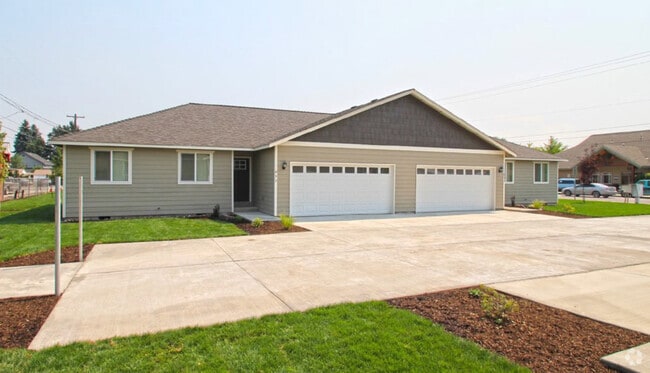 Building Photo - 885 NW 2nd St. Unit 887 NW 2nd Street, Prineville, OR 97754 Rental