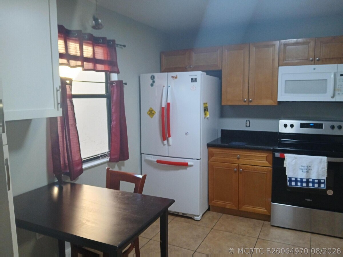 Photo - 1108 Lakeview Dr E