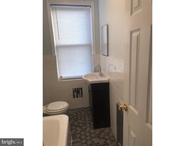 Photo - 4749 James St