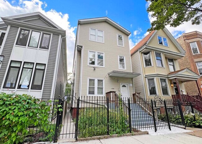 Building Photo - 3238 N Whipple St Unit 2 Rental