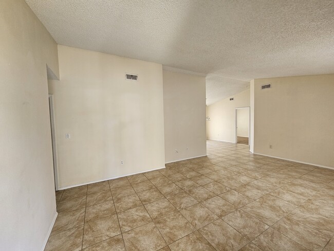 Photo - 311 Oak Ln Dr