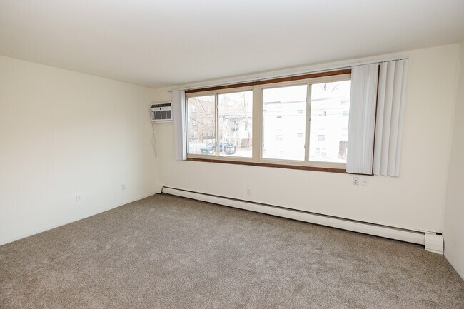 Photo - 2323 Garfield Ave S