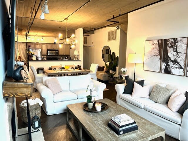 Photo - 411 W Ontario St Unidad 525