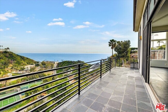 3850 Rambla Orienta