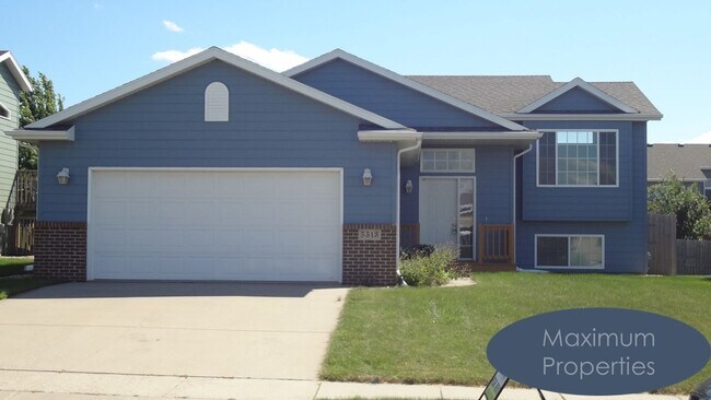 Photo - SPACIOUS FOUR BEDROOM HOUSE, WITH LOTS OF AMENITITES AND A GREAT LOCATION!!! Unit 5513 W Oakcrest Drive