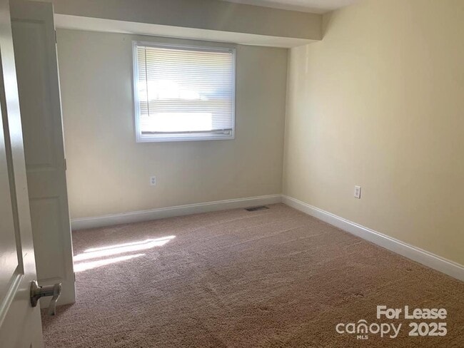 Photo - 1207 Green Oaks Ln Unit L