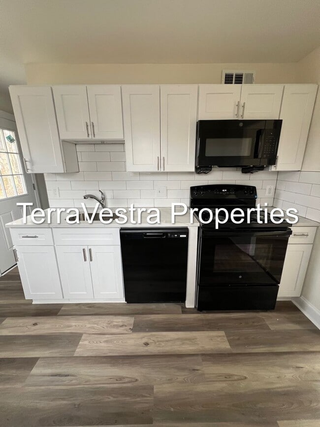 Building Photo - 3 Bed Single Family in Upper Deerfield!