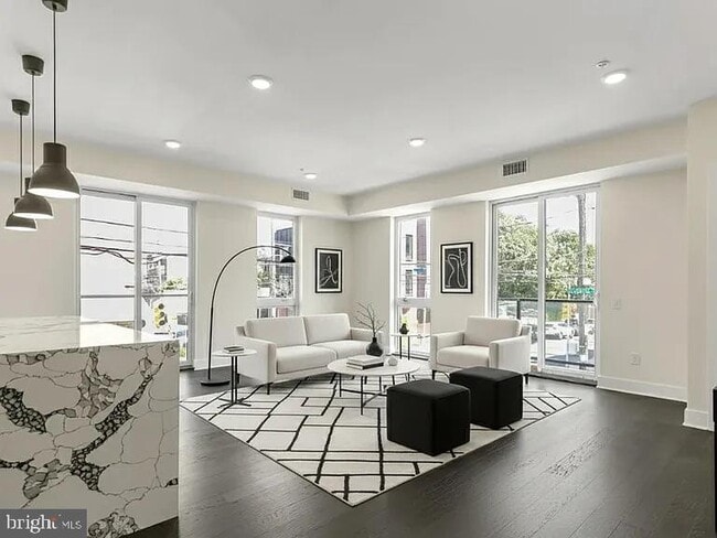 Photo - 1868 Frankford Ave