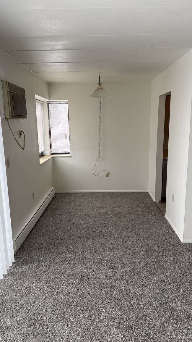 Photo - 370 Newton Cir