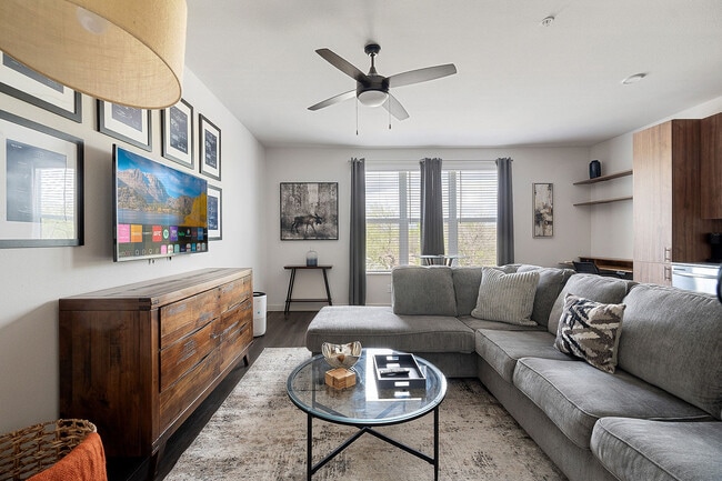 Photo - 2232 Empire Central Dr Unidad ID1018224P