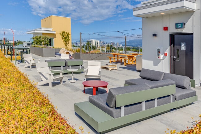 Sky Lounge - Eastward