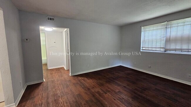 Photo - 1459 W 20th St Unit 3