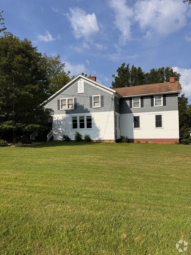 Building Photo - 4 Bedroom || 3 Bathroom Home on 2 Acres