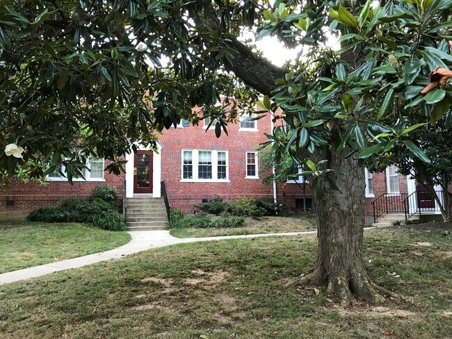 First floor unit - 1813 Key Blvd Unit 535