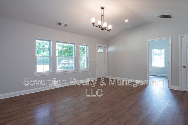 Photo - 331 Camilla Cir SW