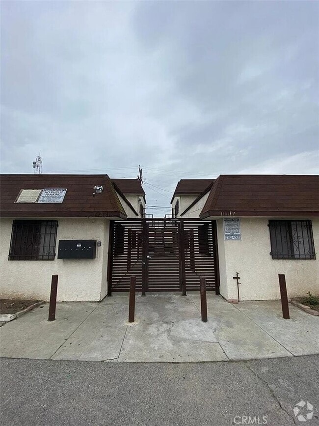 Building Photo - 10617 Main St Unit 10617 Rental