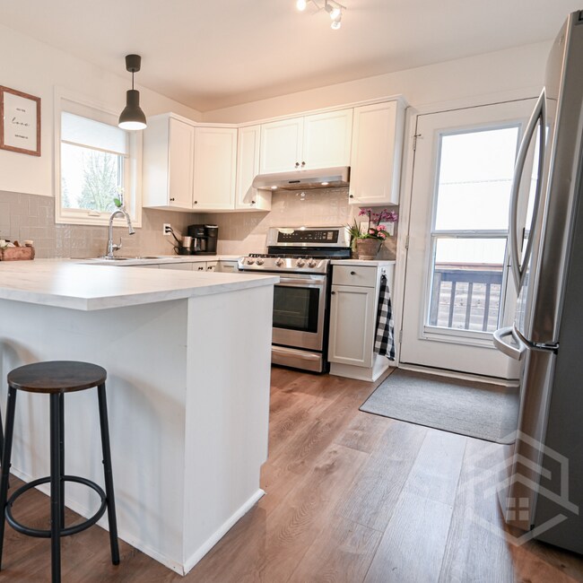 Photo - 71 North Street W