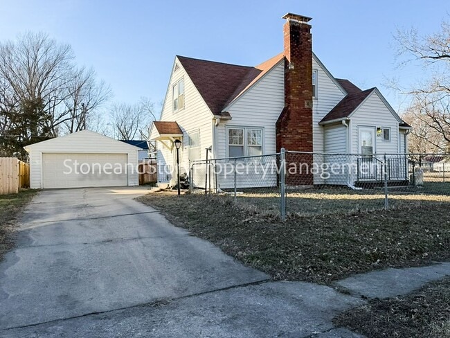 Photo - Large 2 story home in Oakland with large garage