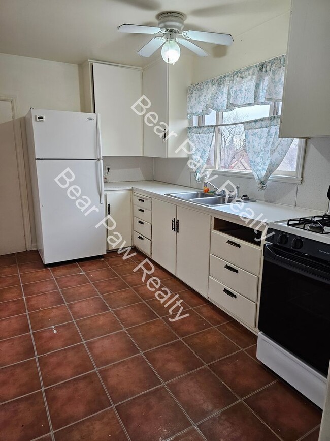Photo - 708 W 1st Ave Unit Apt 3