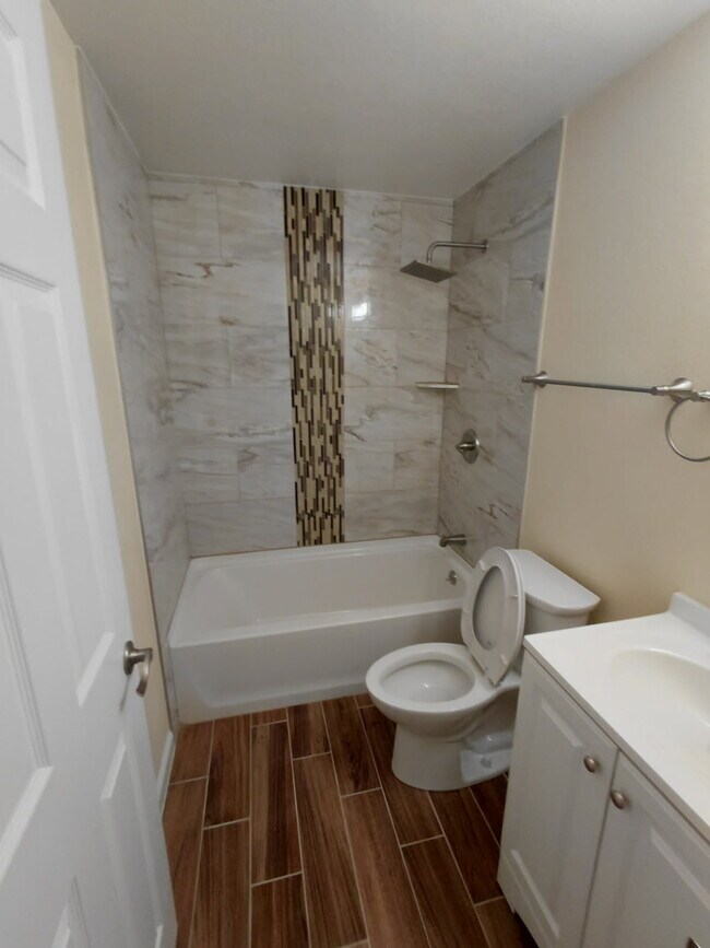 Photo - 5805 Secrest Drive #7 Unidad #7