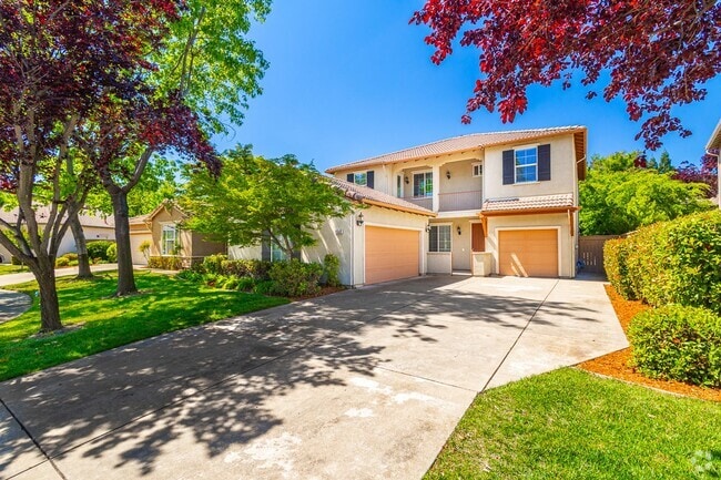 Building Photo - Spacious Folsom Parkway Home Near The Back...