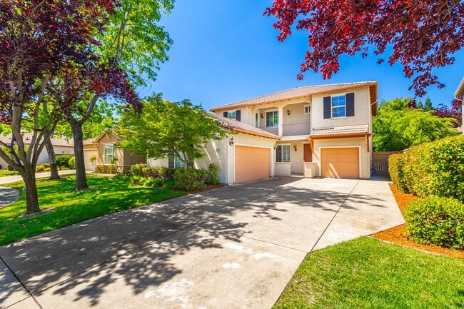 Spacious Folsom Parkway Home Near The Back... - Spacious Folsom Parkway Home Near The Back...