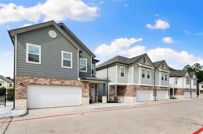 Building Photo - 28325 Birnham Woods Dr