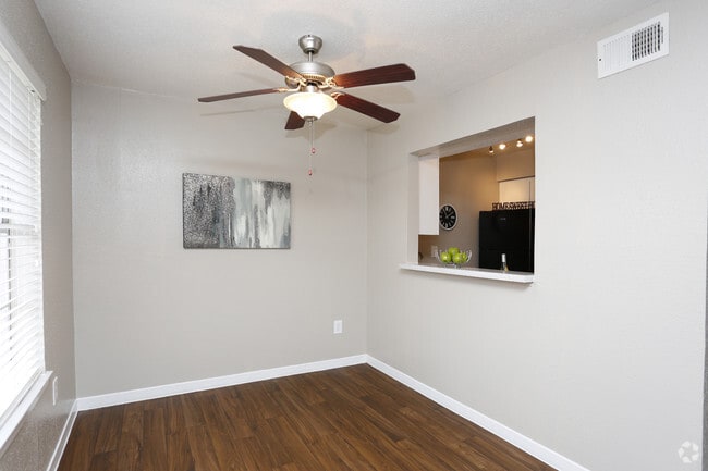 1BR, 1BA - 702SF - The Veranda Apartments