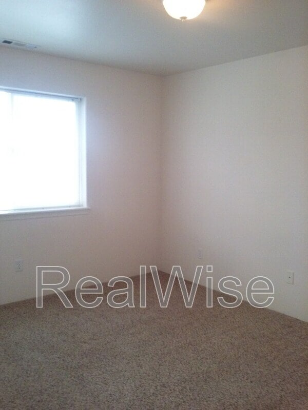 327 Pardee Ln