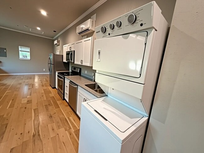 2714 E 15th St Unit 6