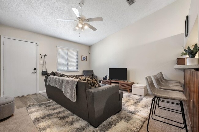 Photo - 2203 Sandpiper St
