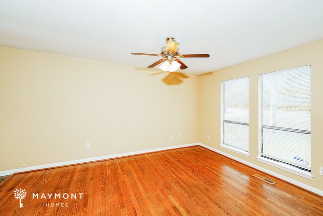 Photo - 1157 Thompson Rd