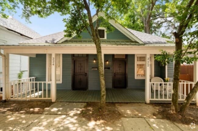 Building Photo - 1 Bedroom Duplex COMPLETELY UPDATED with D... Unit 224 Finley Ave Rental