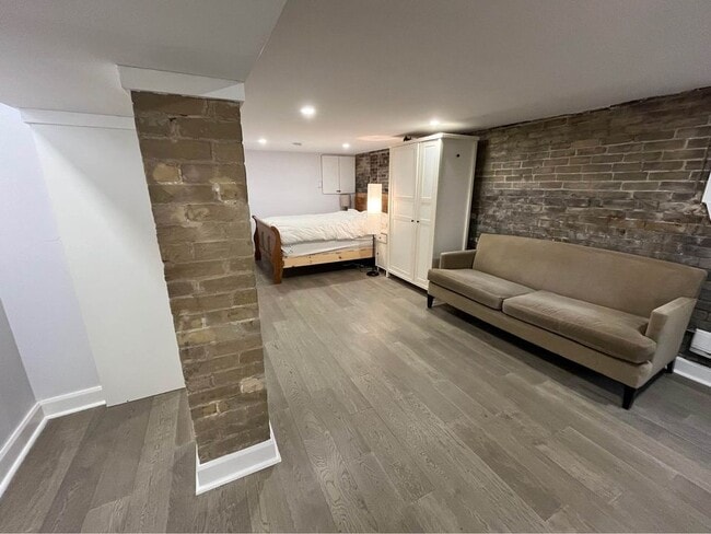 Photo - 7 Hambly Av Unit Lower