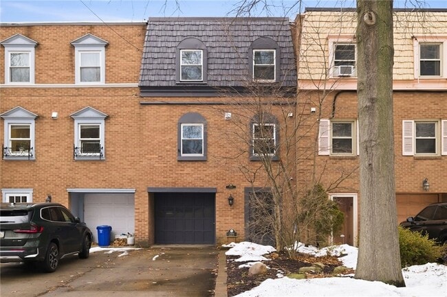 Building Photo - 709 Clyde St