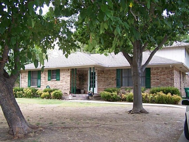 Building Photo - 4114 Main St Rental