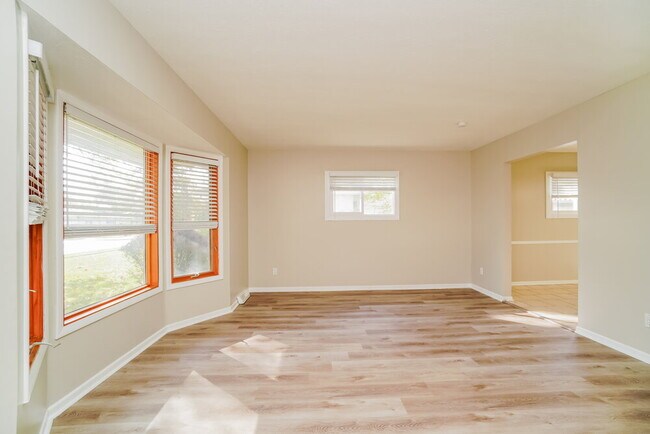 Photo - 4943 Almont Dr