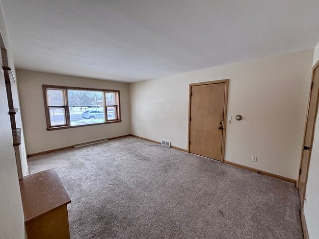 Building Photo - Forest Home 8 Unit 1