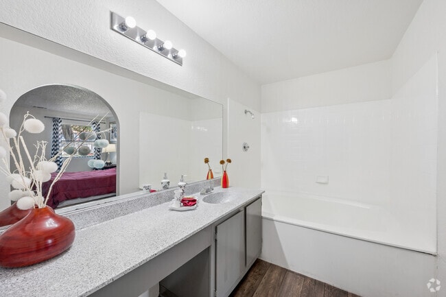 2BR, 2BA - 1,035SF - Primary Bathroom
