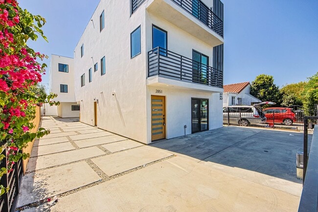 Photo - 2851 S Victoria Ave Unit 2851