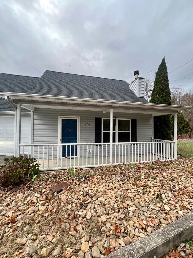 Building Photo - Two level patio home