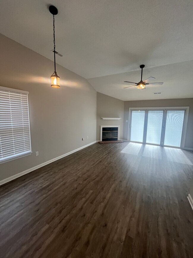 Photo - 19 Somersett Dr