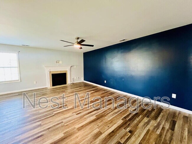 Photo - 641 Hogart St