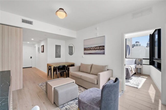 Building Photo - 225 N Miami Ave