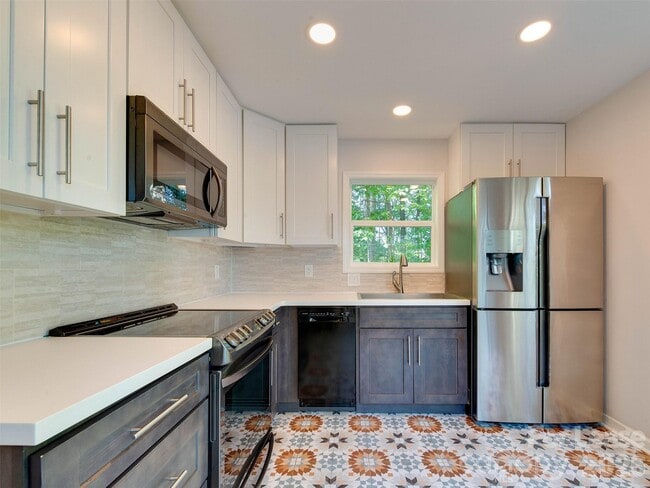 Photo - 9006 St Thomas Ln