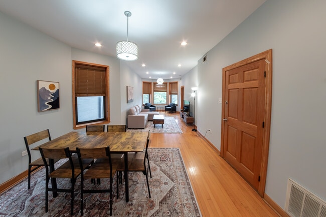 Building Photo - 1219 N California Ave Unit 2