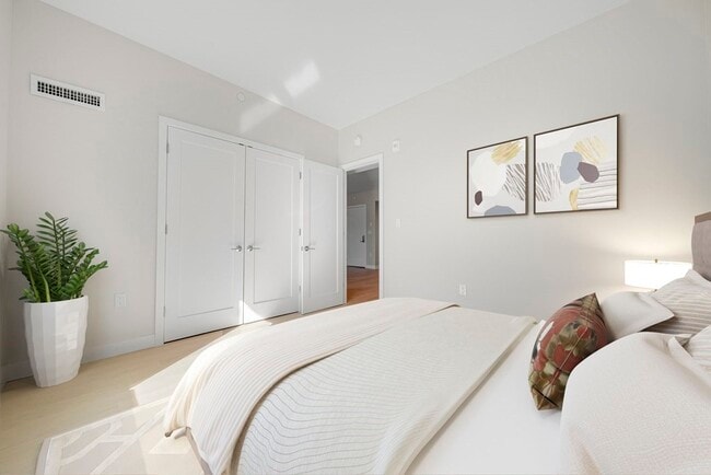 Photo - 932 Broadway Unidad 306