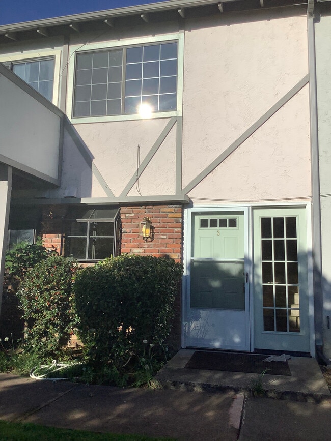 Photo - Two Bedroom Townhouse near Ashland Community Hospital